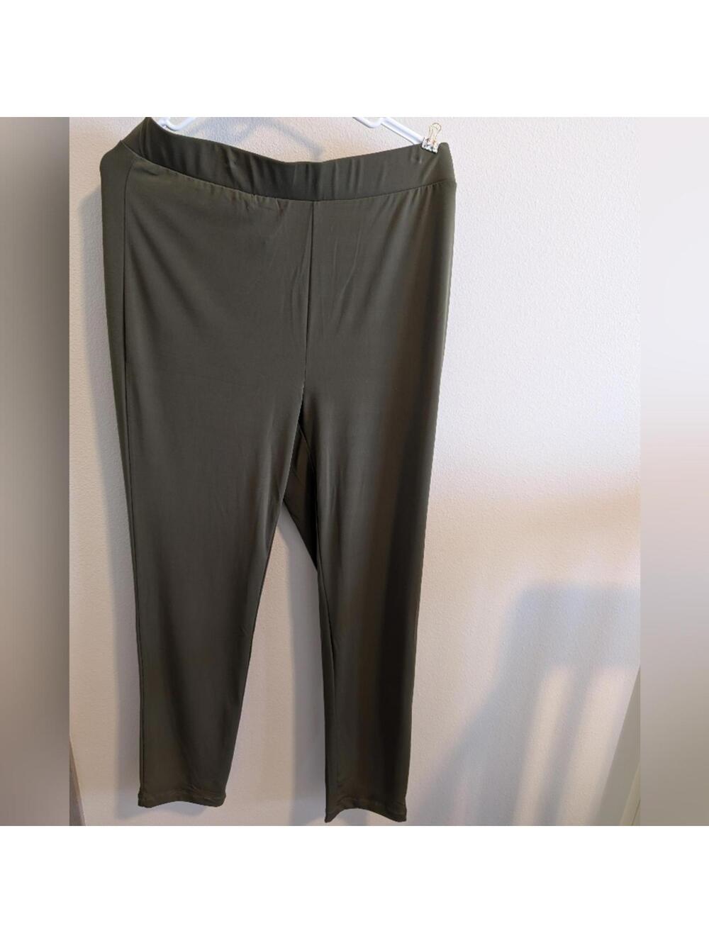 Chicos Women's Size 1R 8/10r Soft Dressing Easy Slim Pant Ambered Olive NEW